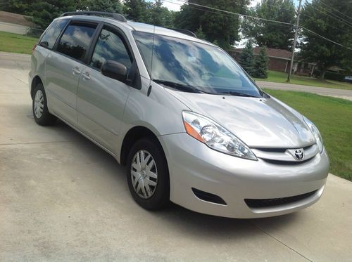 2006 toyota sienna le, automatic, silver, 97365 miles