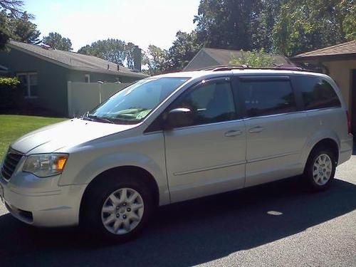 2009 chrysler town &amp; country lx