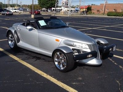 Low miles, convertible!low reserve,1 owner, leather, powerful v6,great autocheck