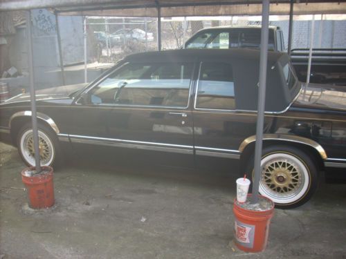 1993 caddiliac coupe deville,blk gold trimmig,eng size 4.9 liters,6,500 miles