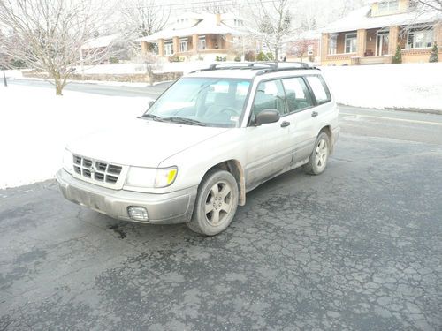 2000 subaru forester s silver w/gray 146k excellent condition