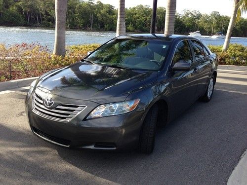 2007 toyota camry hybrid - mint condition - highway miles - needs to sell fast !