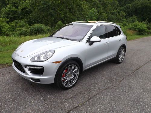 Awesome 2011 cayenne turbo  121000$ msrp  i-owner