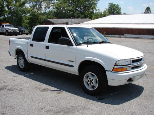 Extra nice truck! low miles 117k ! 4.3 vortec auto pw pl pm cr cd maintained!!!!