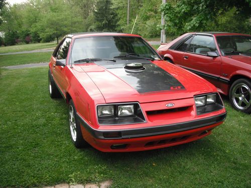 1985 ford mustang gt t-top 5.0l w/ nos