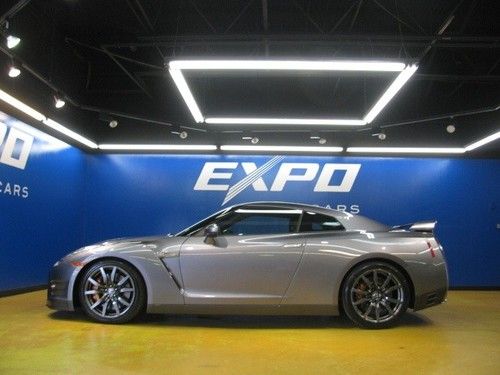 Nissan gt-r premium only 1k miles! navigation camera heated seats bose 545hp!