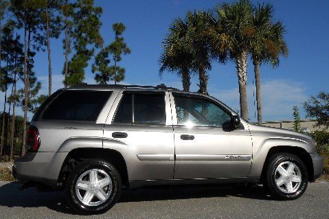 2wd silver suv~loaded~fresh trade!save big~clean one! 04 05 06  like explorer