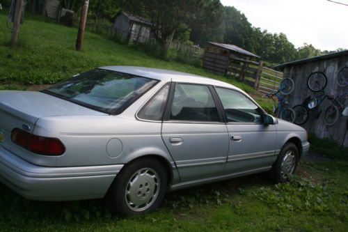 Ford taurus gl silver 1994 four doors body and interior in great condition