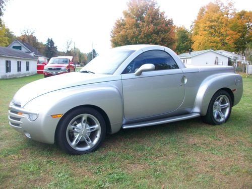 2004 chevrolet ssr  super clean!!!! low miles!!!! best one on ebay!!!!
