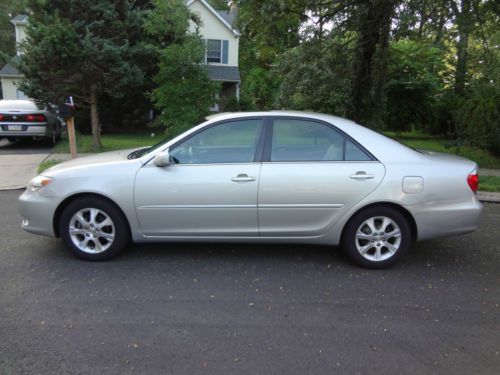 2006 toyota camry xle fully loaded, leather, sunroof, alloy wheels,make an offer