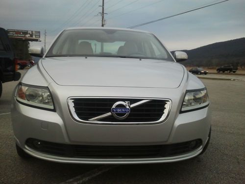 2011 volvo s40 t5 turbo-charged sedan 4-door 2.5l w/leather and sunroof! 1 owner