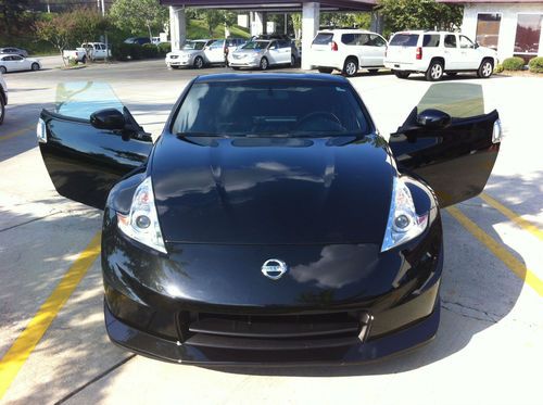 2010 nissan 370z nismo coupe 2-door 3.7l black and beautiful!