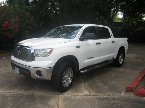 2012 toyota tundra base extended crew cab pickup 4-door 5.7l low miles