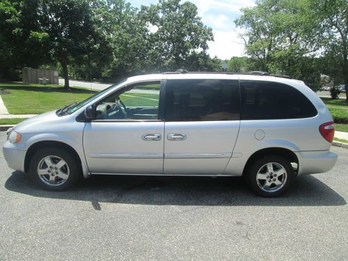 2003 dodge grand caravan es--extra clean; leather, dvd; sunroof, captain chairs