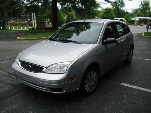 2005 ford focus zx5,auto,cold a/c,gas saver,great running car,no reserve!!!