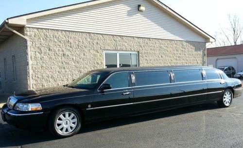 2005 lincoln limousine federal 5th door like new!!