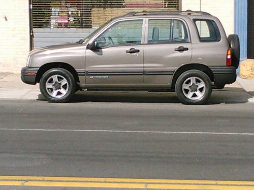 2002 chevy tracker