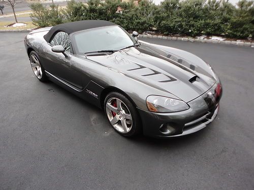 2009 dodge viper srt-10 roadster 600hp as new 1,036miles clean carfax we finance