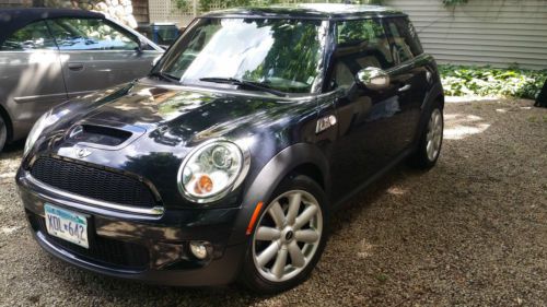 2007 mini cooper s, panorama roof, 6 speed, heated seats, cd player, loaded