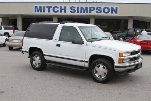 1999 chevrolet tahoe ls 2-dr 4x4  perfect carfax!  5.7 v8  this one is clean!!!
