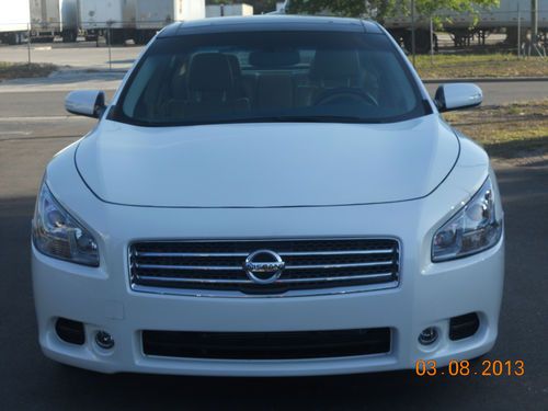 2010 nissan maxima s with panoramic sunroof and navigation