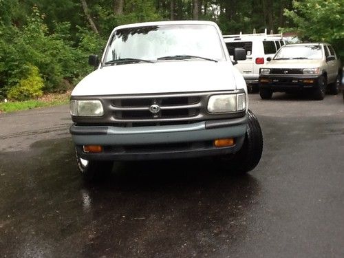 1995 mazda b2300 base extended cab pickup 2.3l - 5 speed gas saver - no reserve