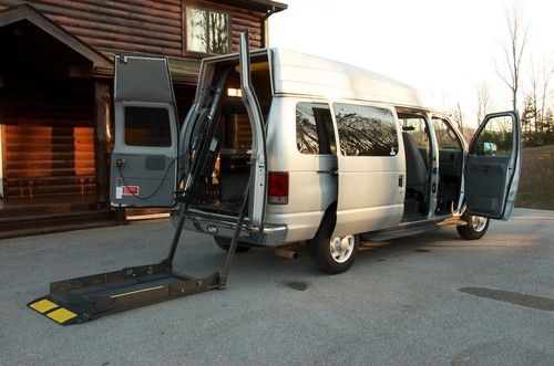 Raised roof e-350 wheelchair van with braun 800 lb. commercial rear lift