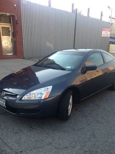 2005 honda accord coupe 2-door 2.4l very low mileage runs like new