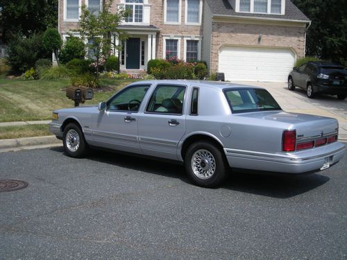 1997 lincoln town car executive series  1 owner