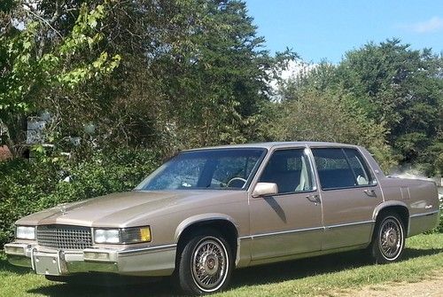 Gorgeous 1989 cadillac sedan deville, near perfect cosmetically and mechanically