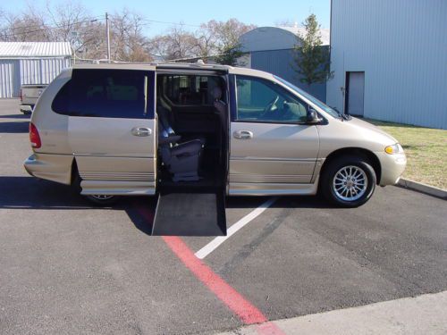 Chrysler town &amp; country limited handicapped wheelchair lift van leather 99 pics