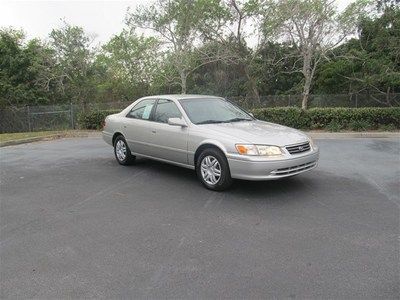 Very clean 2000 toyota camry, must look