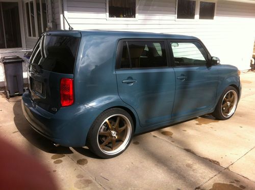 08 scion xb lots of stereo equipment