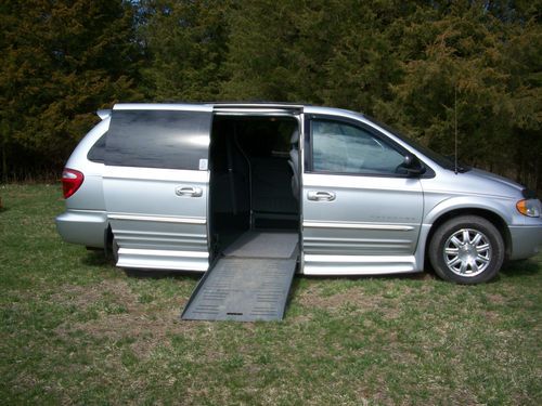 2004 chrysler town &amp; country handicapped van - $23,500