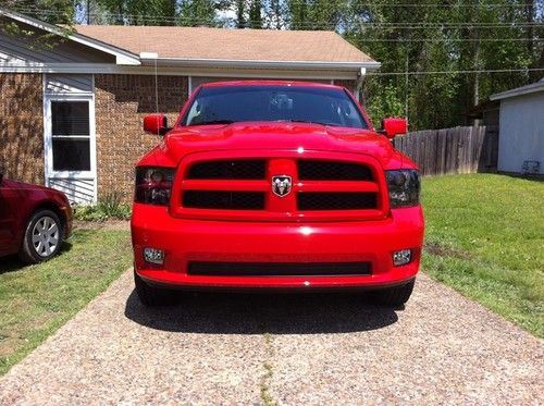 2011 dodge ram 1500 4x4 crew cab sport lowered on 22's loaded with goodies!