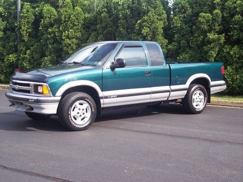 1997 chevrolet s-10 ls ext cab 4x4, loaded, low miles, only 84k