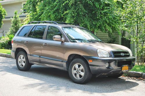 Tan 2005 hyundai santa fe with fwd, 95000 miles in very good condition