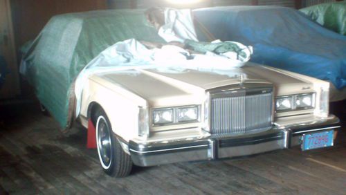 1981 lincoln town car........more photos added...
