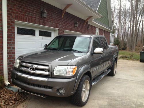 2005 toyota tundra sr5 extended cab pickup 4-door only 34,585 miles. gray