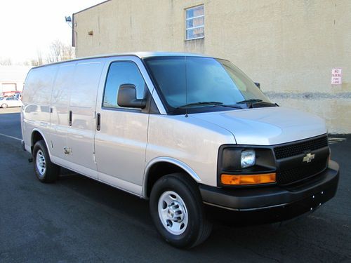 Chevrolet express g2500 cargo van!!! one owner!!! shelves, one owner!!!