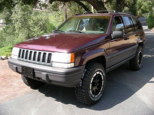 1995 jeep grand cherokee. one owner, low miles, 4x4, 6 cylinder.