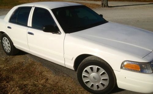 2008 ford crown victoria 4-door 4.6 pi white great car super clean