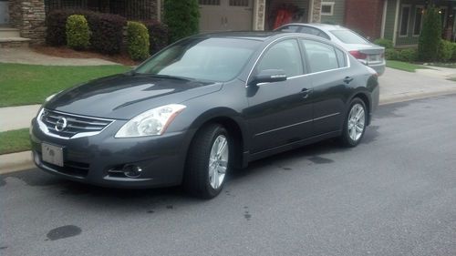2011 altima 3.5 sr excellent condition low miles loaded 270 horse power!