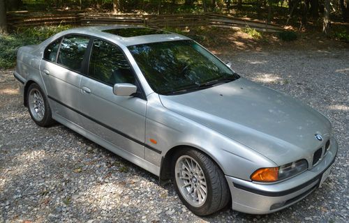 Bmw 540i 1999 silver with gray interior, very good condition