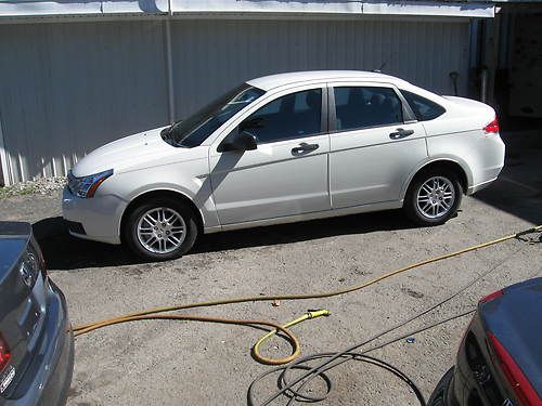 2011 ford focus, white exterior, wet to seats - clear title