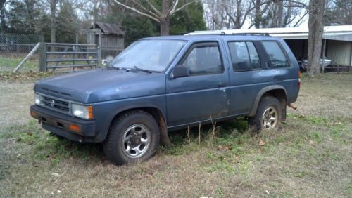 1992 nisson pathfinder 4x4 v6  for parts or repair  needs work see descriptin