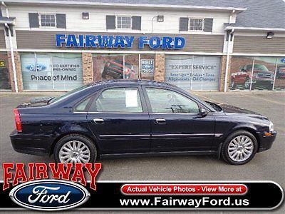 Loaded, heated leather, power everything, moonroof, clean carfax, one owner!