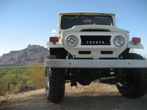 Super clean, very orig, low mile, numbers matching, great color, fj40