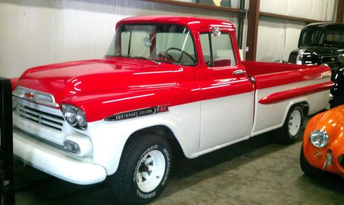 1959 chevy apache 3200 pick-up