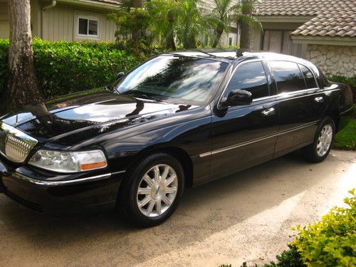 2011 lincoln town car signature l black only 26k miles florida 1 owner!!